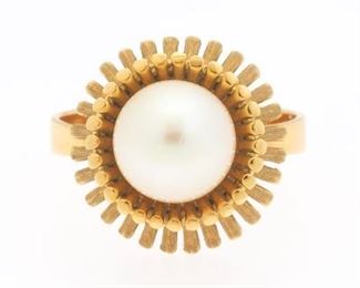 Ladies Retro Gold and Pearl Ring 