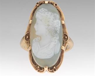 Ladies Victorian Gold and Carved Agate Cameo Ring