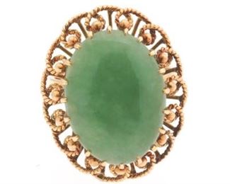 Ladies Vintage Gold and Green Jade Ring 