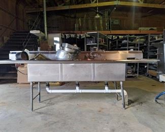 3 Bay Sink With Risers, Contents Not Included