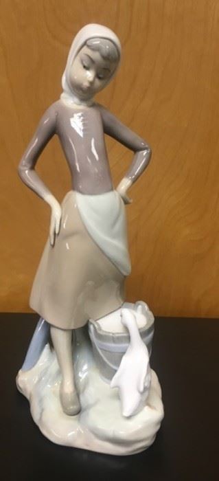 Woman and duck - Lladro
