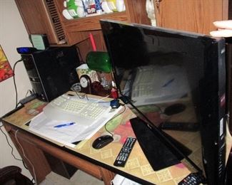 Large Computer Screen with two year old HP Tower   (scrubbed clean)  BR 3