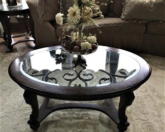 STUNNING ROUND GLASS TOP COFFEE TABLE