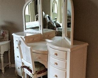 PRETTY VANITY DRESSER WITH TRIPPLE MIRROR AND CHAIR