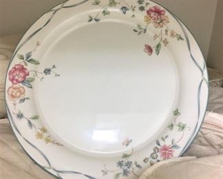 SET OF LENOX CHINASTONE "COUNTRY COTTAGE COURTYARD"