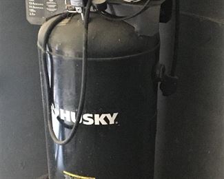 NEW UPRIGHT LARGE HUSKY AIR COMPRESSOR