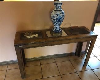 Sofa table with mirror inaets