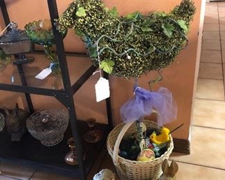 Topiary Easter bird and basket