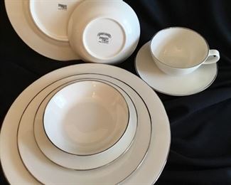 SYRACUSE CHEVY CHASE CHINA    12 Dinner plates , 13 Salad Plates , 16 bread & Butter plates , 11 coffee/ saucer and 13 Fruit bowls $148
