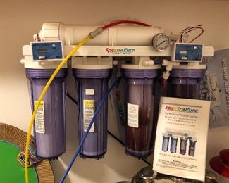 Saltwater fish tank water filtration system