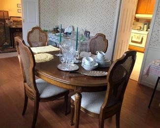 Dining room table 6 chairs