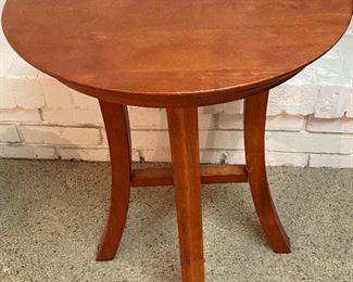 Simple Round Lamp Table