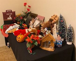 Assorted Christmas Décor & Gifts