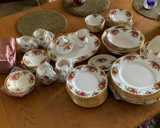 "Old Couintry Roses" Royal Albert