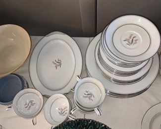 Noritake Crest pattern