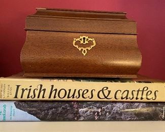 ASSORTED COFFEE TABLE BOOKS