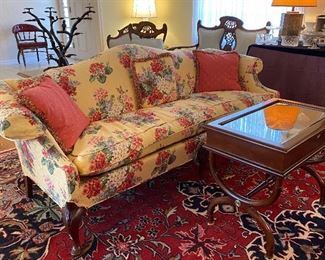 BEAUTIFUL FLORAL SOFA