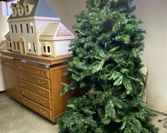 CHRISTMAS TREE