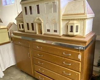 DOLL HOUSE