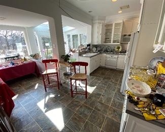 KITCHEN FULL OF NICE THINGS