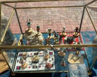 GROUP OF MINIATURE AMERICAN INDIAN KACHINA DOLLS, POTTERY AND HORSEHAIR BASKETS