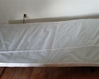 Twin Size Craftmatic Adjustable Bed https://ctbids.com/#!/description/share/327920