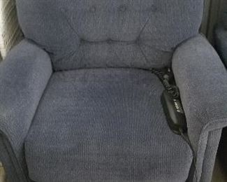 Pride PowerLift Recliner #2 https://ctbids.com/#!/description/share/327936