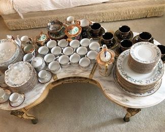 LIVING ROOM TABLE 
