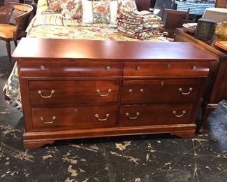 6-Drawer Wooden Dresser/Cabinet