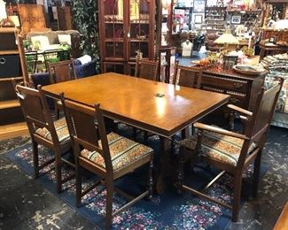 Antique Solid Wooden Dining Room Table with 6 Matching Chairs