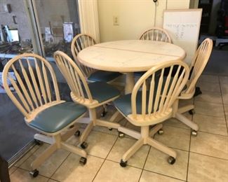 Round Table with 6 Caster Chairs and 1 Leaf