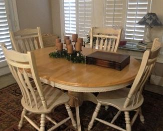 Oval breakfast table with 4 chairs