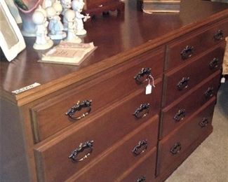 8-drawer dresser