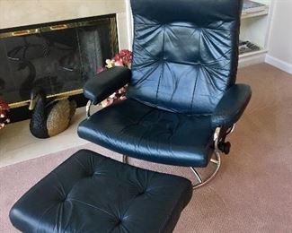 Leather Chair / Ottoman