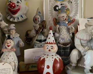 Lots of clowns!