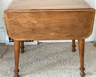 Kling maple side table- very nice condition