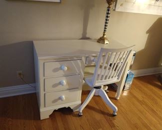 Girls off white desk and chair $150.00