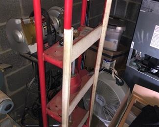 Industrial pneumatic hand truck 