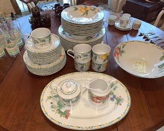 Country Fruit Collection dishwater; 35 pieces
