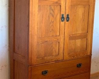 Thomasville Impressions Mission Oak Wardrobe/Dresser 66.5x42x19in HxWxD