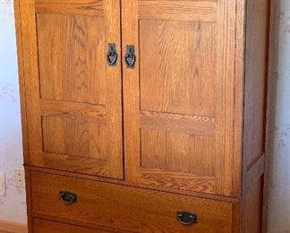 Thomasville Impressions Mission Oak Wardrobe/Dresser 66.5x42x19in HxWxD
