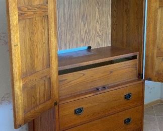Thomasville Impressions Mission Oak Wardrobe/Dresser 66.5x42x19in HxWxD