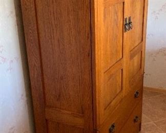 Thomasville Impressions Mission Oak Wardrobe/Dresser 66.5x42x19in HxWxD