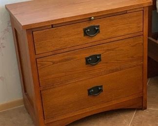 Thomasville Impressions Mission Oak Nightstand 27x28x17in HxWxD