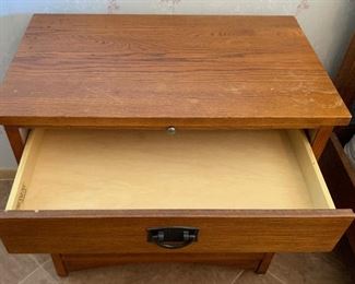 Thomasville Impressions Mission Oak Nightstand 27x28x17in HxWxD