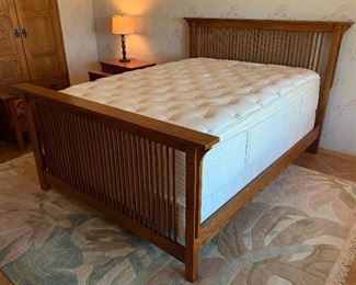 Queen Thomasville Mission Oak Bed 50x70x86in HxWxD