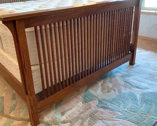 Queen Thomasville Mission Oak Bed 50x70x86in HxWxD