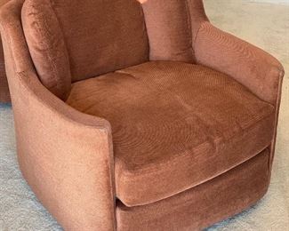 Henredon folio 500 Chair #1 29x32x34in HxWxD