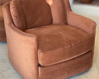 Henredon folio 500 Chair #2 29x32x34in HxWxD