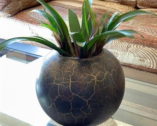 Small Crackle finish pot